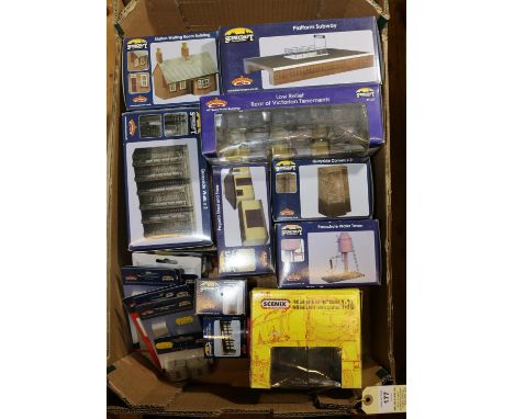 A quantity of Scenecraft by Bachmann '00' gauge Buildings and Accessories. Including Low Relief Rear of Victorian Tenements. 