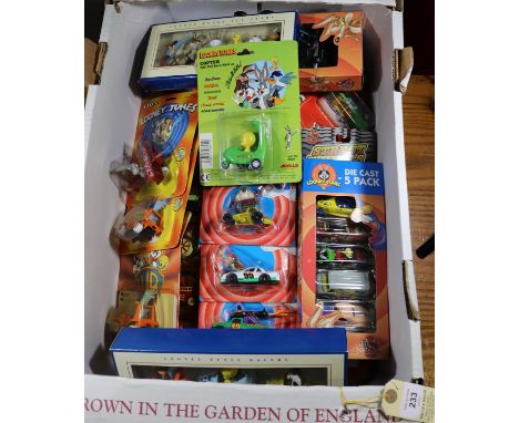 Quantity of boxed and carded Warner brothers Looney tunes models and character figures, by Ertl, 9 carded Looney Tunes charac