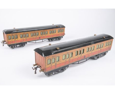 2x Hornby Series O gauge Metropolitan suburban coaches with brass buffers and drop-link couplings in lined wood livery. Both 
