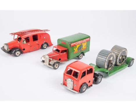 3 Tri-ang Minic clockwork vehicles. A post war Carter Paterson &amp; Pickfords van (22M). Red cab, green body and elephant tr