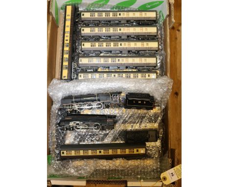 Quantity of OO gauge railway including Hornby, Lima etc. An LNER Class A4 4-6-2 tender locomotive, Peregrine RN4903 in War Ti
