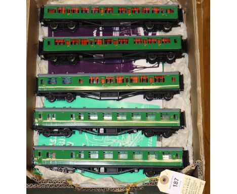 An OO gauge kitbuilt brass Southern Railway 5-car EMU set. Brass kitbuilt cars; powered driving car (for 2-rail running), Pal