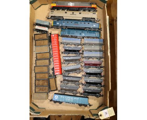 Quantity of OO gauge railway including Lima Hornby etc. 4 diesel freight/passenger locomotives- Class 58 RN58001 in large log