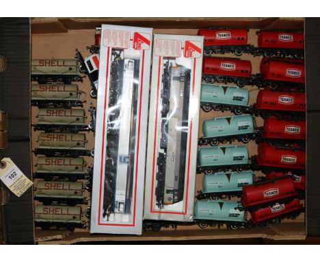 Quantity of OO gauge railway. 2 boxed locomotives by Lima- A Foster Yeoman Class 59 Co-Co diesel locomotive, Yeoman Endeavour