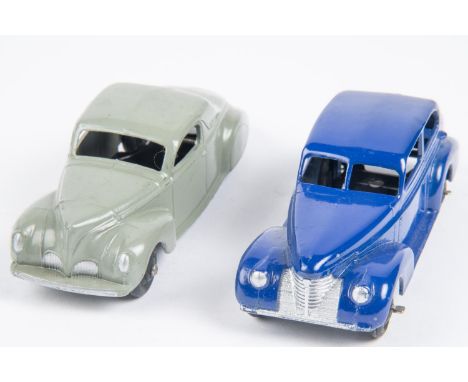 2x Dinky Toys 39 series. Oldsmobile 6 Sedan (39b) in violet-blue. Lincoln Zephyr Coupe (39c) in light grey. VGC, minor chippi