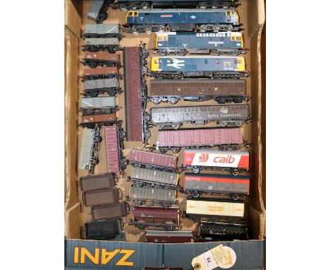 A quantity of 'OO' gauge railway including Hornby, Lima etc. 4 Freight / Passenger Diesel Locomotives: BR Deltic Co-Co 'The F