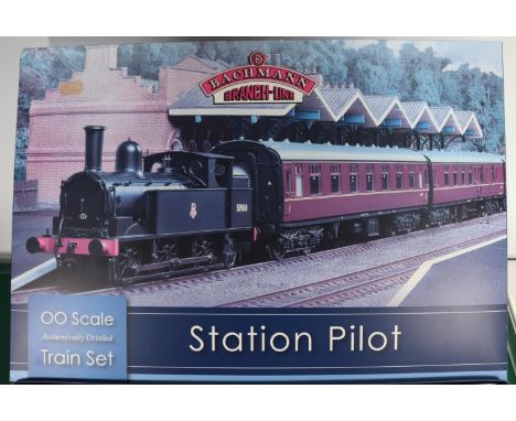 Bachmann Branchline OO Gauge Station Pilot set. Comprising BR Webb Coal 0-6-2 Tank locomotive, RN58900, together with 3 BR MK