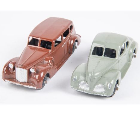 2x Dinky Toys 39 series. Packard Super 8 Tourer (39a) in brown with silver base and smooth wheels. Studebaker State Commander