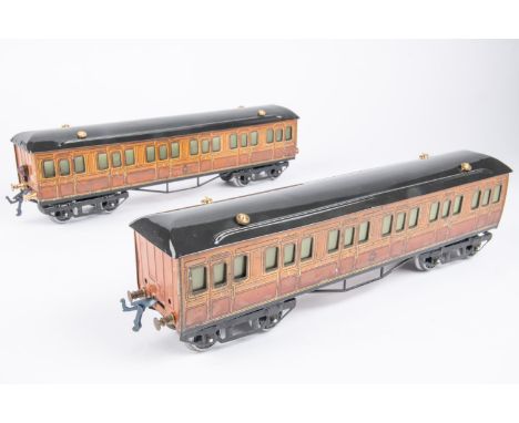 2x Hornby Series O gauge Metropolitan suburban coaches with brass buffers and drop-link couplings in lined wood livery. Both 