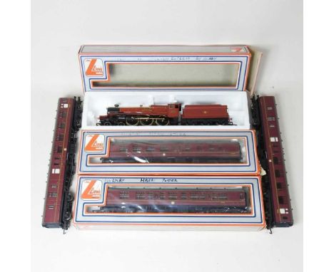 A Hornby Harry Potter Hogwarts Express OO Gauge model engine, together with four Hornby Harry Potter carriages, some boxed
