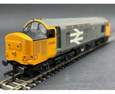 Bachmann Branchline Class 37 37693 in Railfreight Livery - Tested Runner with bi directional lights - Tested Runner(600g)No b