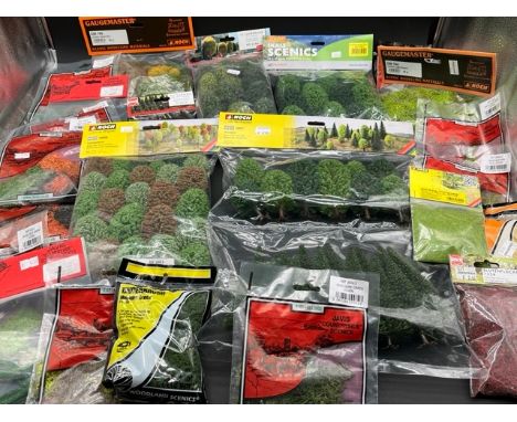 23 sealed packs of Scenery building for OO/HO/TT includes five packs of tress from Noch, Busch and Hornby(1700g)Foliage, hedg