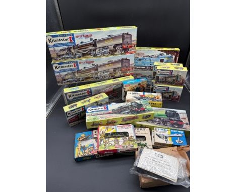 22 HO&amp;OO Scale Kitmaster &amp; Airfix Plastic model kits Sealed and Unsealed. Circa. 50s/60s&amp;70s. (2500g). (22) 1 Kit