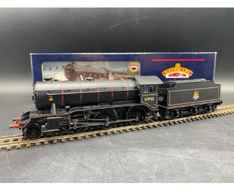 Bachmann Branchline 32-276 Class K3 2-6-0 61932 in BR lined black with early emblem with group standard tender - Tested Non-R