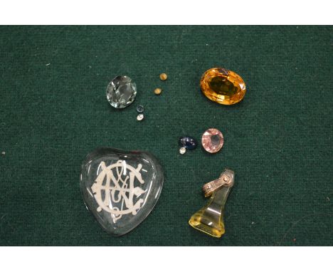 Various loose stones and a heart shaped intaglio.