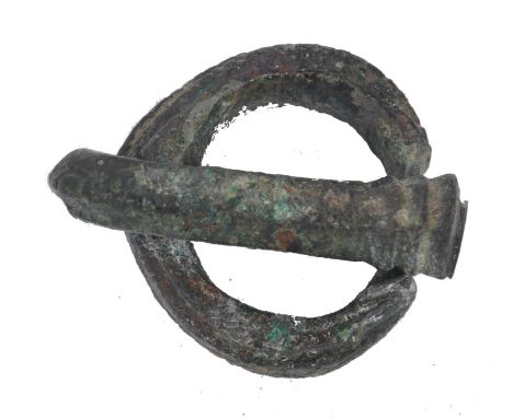 Iron Age small bronze buckle with clasp, figured with engraved line decoration and pointed edge. Mounted on a recent metal st