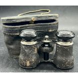 A case set of opera glasses