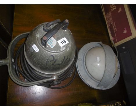 TWO LAMPS (1 CINE LIGHT)
