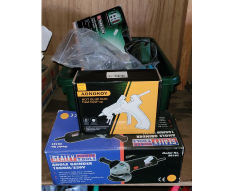 A group of power tools to include a Sealey angle grinder, Parkside multi-purpose tool, PMFW 310 A1 and others. 