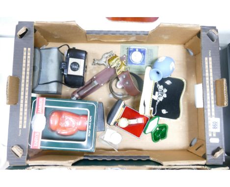 A mixed collection of items to include Gold Plated Liendo gents watch, Pearl Earrings, Costume Jewelry, commemorative coins, 