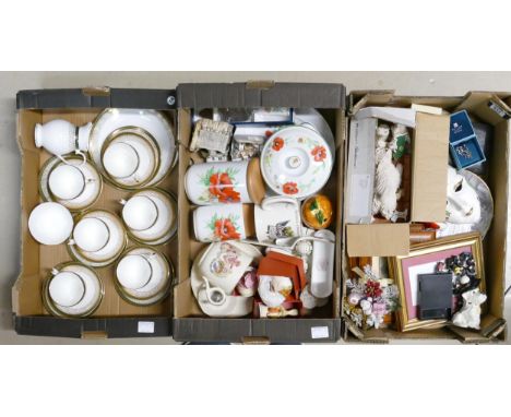 A mixed collection of items to include Royal Worcester Poppies patterned items, large Commemorative Mug, Boxed Palisey items,
