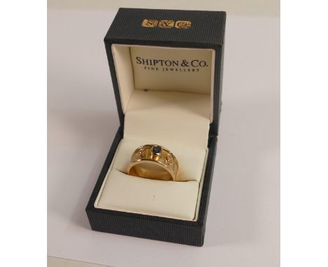 9ct gold hallmarked ring set sapphire and 2 diamonds, weight 5.8g, ring size R. 