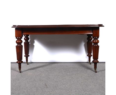 Victorian mahogany windout dining table, rectangular top with moulded edge, rounded corners, length 144cm, two leaves, 43cm a