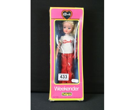 Sindy - A boxed Pedigree Sindy 'Weekender' fashion doll, no. 44613 (doll missing one shoe, otherwise appears gd-vg - with lig