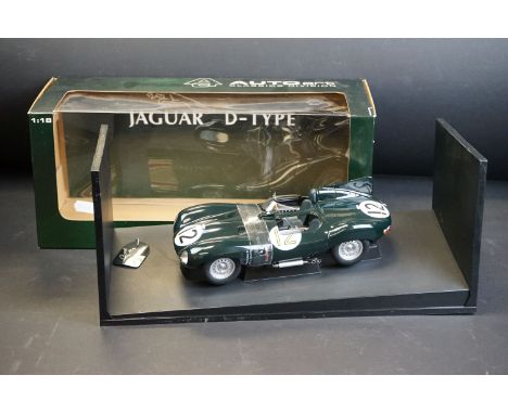 Autograph - Boxed 1/18 AutoArt 73561 Jaguar D Type short nose in green with short nose signed by Stirling Moss, ex 