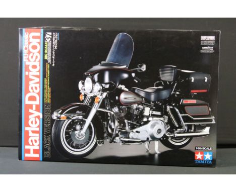 Boxed Tamiya 1:6 Big Scale 37 Item 16037 Harley Davidson FLH Classic, Black Version, plastic model kit motorcycle, complete a