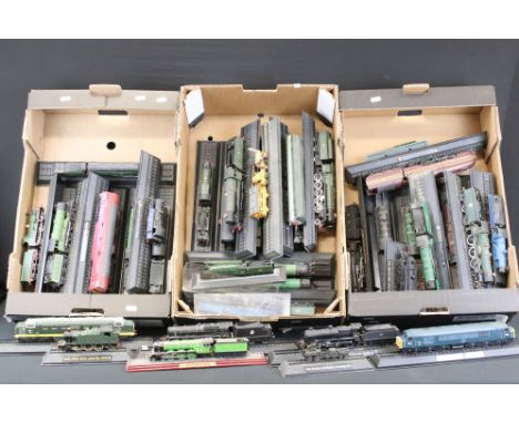 Collection of 42 plastic model locomotives, mostly OO gauge examples, featuring diesel &amp; steam, plus 2 x cased Corgi diec