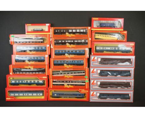 21 Boxed OO gauge items of rolling stock to include 17 x Hornby/Triang and 3 x Lima, mainly coaches, box condition varies 