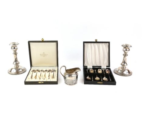 Edward VII silver pair of filled candlesticks, by Edwin Lewis Gyde, Birmingham 1907, 15.5 cm high, together with two cased se