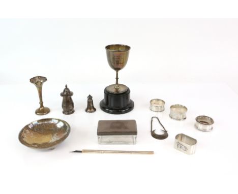 Edward VII silver trophy cup on stand, by Charles Edwards, London, 1903, 91 gr., 12 cm high excluding stand, and other small 