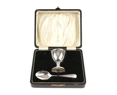 Cased silver egg cup and spoon christening set, Birmingham 1930        