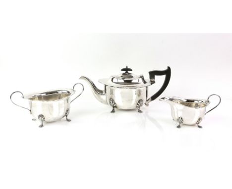 George V silver three-piece tea service, by Viner's Ltd, Sheffield 1922, each with plain oval body and pie-crust rims, on fou