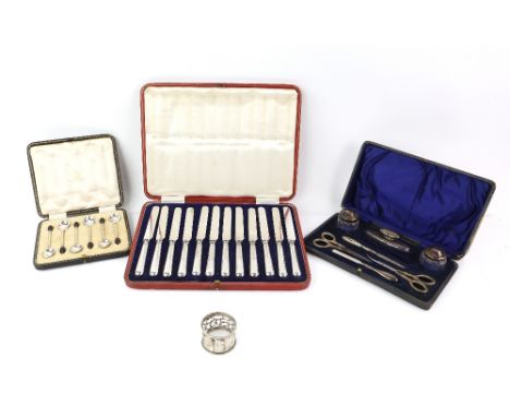 Selection of cased silver items including a set of twelve silver-handled butter knives, six coffee-bean teaspoons by Elkingto