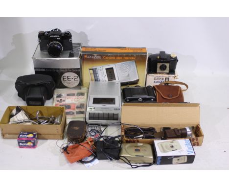 Miranda, Kodak, Agfa, Vivitar, Asahi Pentax, Other - A lot consisting of mostly cameras and camera lenses, and other items - 