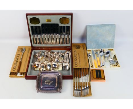 A mixed lot of metalware to include a wooden boxed Viners 'Traditional Bead' 44 x piece silver plated cutlery set. A gold and