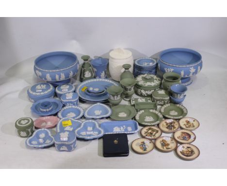 Wedgwood, Spodes Velamour, Goebel - A large quantity of blue and green Wedgwood Jasperware. Lot also includes 7 x Goebel coll