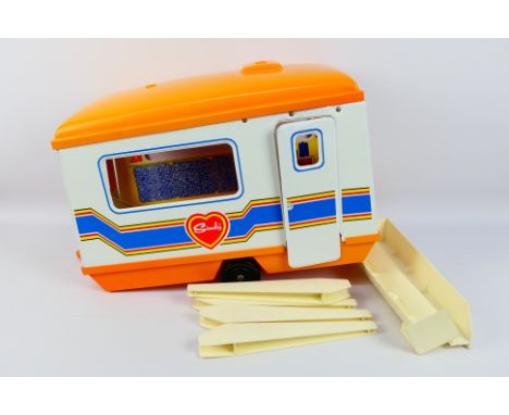 Sindy - Pedigree - An unboxed vintage Pedigree #44579 Sindy Caravan. The model shows signs of play nonetheless appears to be 