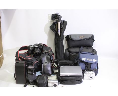 Canon, Sony, Olympus, Cosmo, Daevoo Dc - A lot of cameras, lenses, tripods, and DvD players - Lot includes a 28-70 mm Canon E