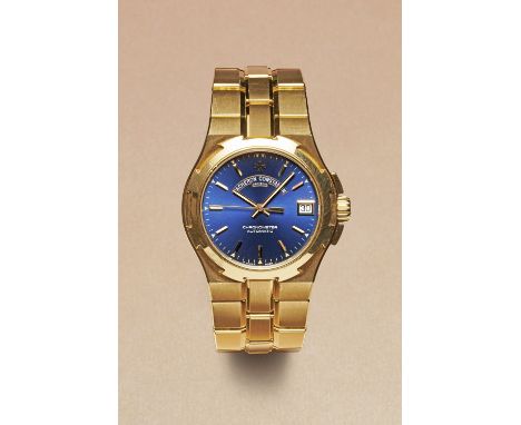 Case: Yellow gold case 750/1000 with integrated yellow gold bracelet; Dial: Blue-Sigma dial with applied golden markers and V