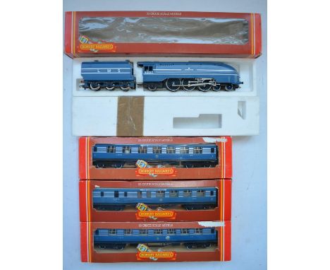 Hornby OO gauge R685 LMS 4-6-2 Coronation Class 7P with 3 Coronation Scot coaches (2x R422 1st Class 1x R423 Brake 3rd Class)