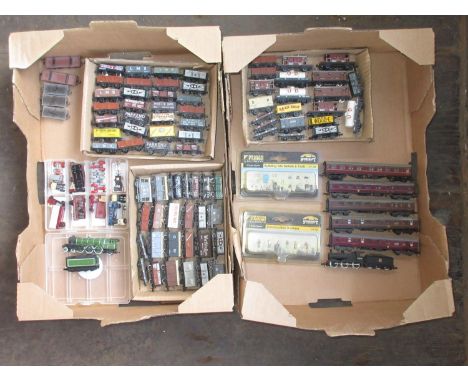 Two unopened Graham Farish by Bachmann N gauge Scenecraft sets 379-302 &amp; 308, a collection of unboxed N gauge Peco, Grafa