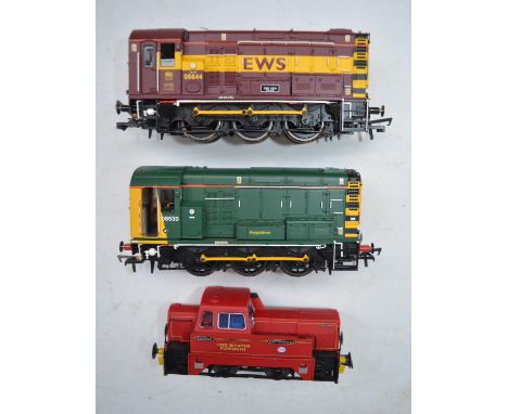 Three Hornby OO gauge diesel shunter electric train models to include R3179 DCC Ready Esso 4wDMSentinel "Caterwater" (model i