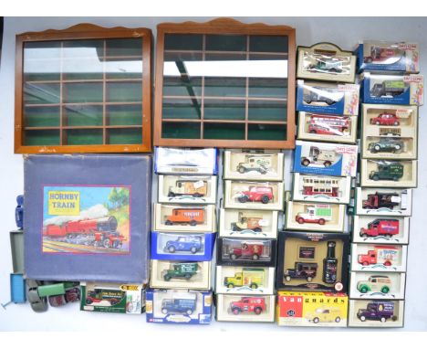 Vintage Hornby O gauge tin plate clockwork train set (with key and in working order), a collection of modern diecast vehicles