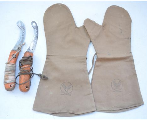 Pair of US Army Air Forces lightweight cloth mittens and 2 RAF aircraft cork handled floating dinghy knives with lanyards, bo