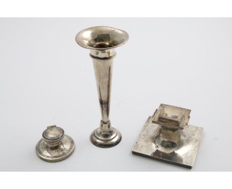 A GEORGE V SQUARE CAPSTAN INKWELL the hinged cover with a calendar facility, (lacking inserts), glass liner, loaded base, by 