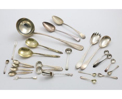 A MIXED LOT:- an Edwardian Hanoverian pattern soup ladle, by the Goldsmiths and Silversmith Co Ltd, London 1908, a pair of Vi